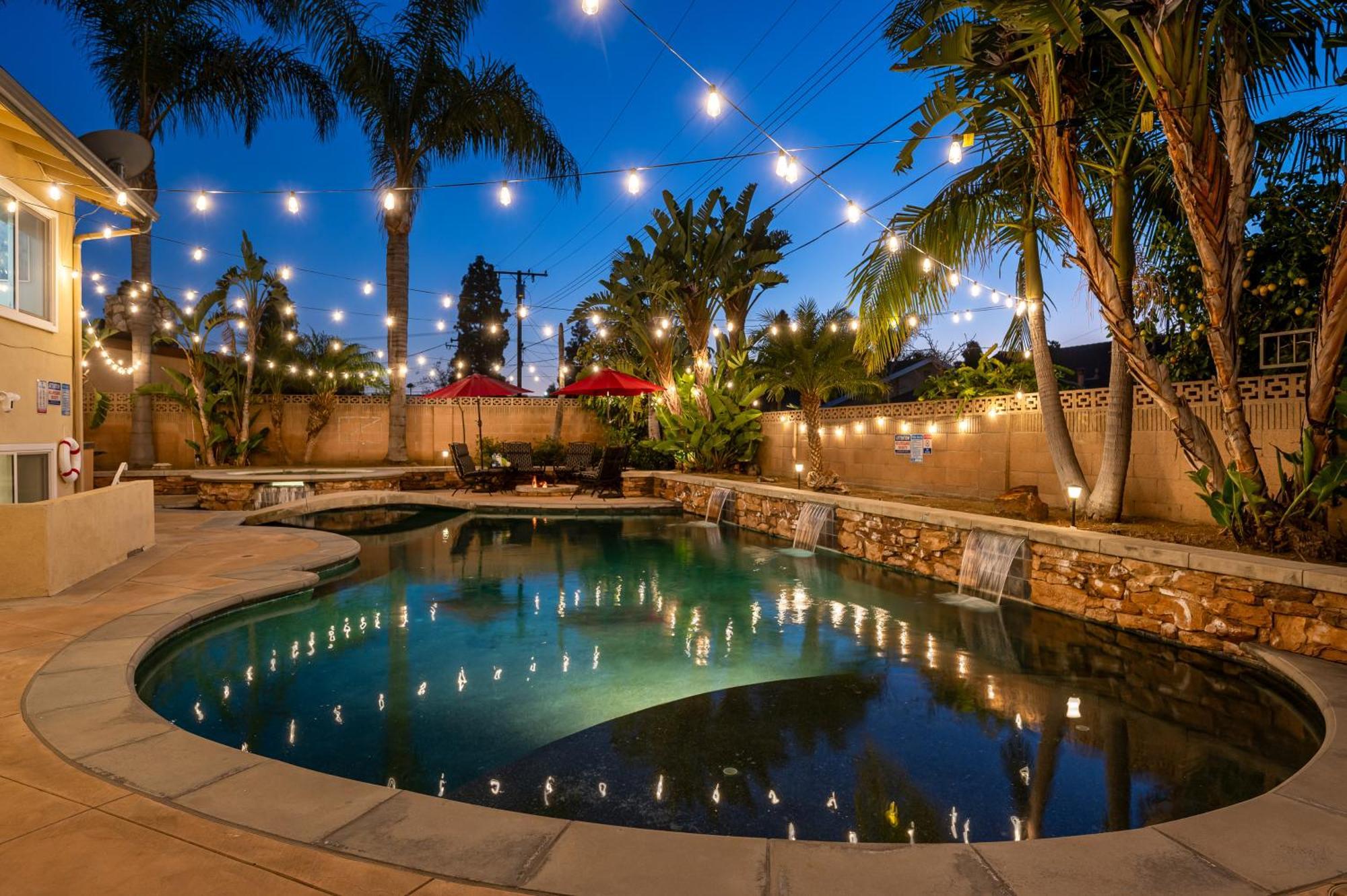 Amazing Modern Pool House Near Disneyland อนาไฮม์ ภายนอก รูปภาพ